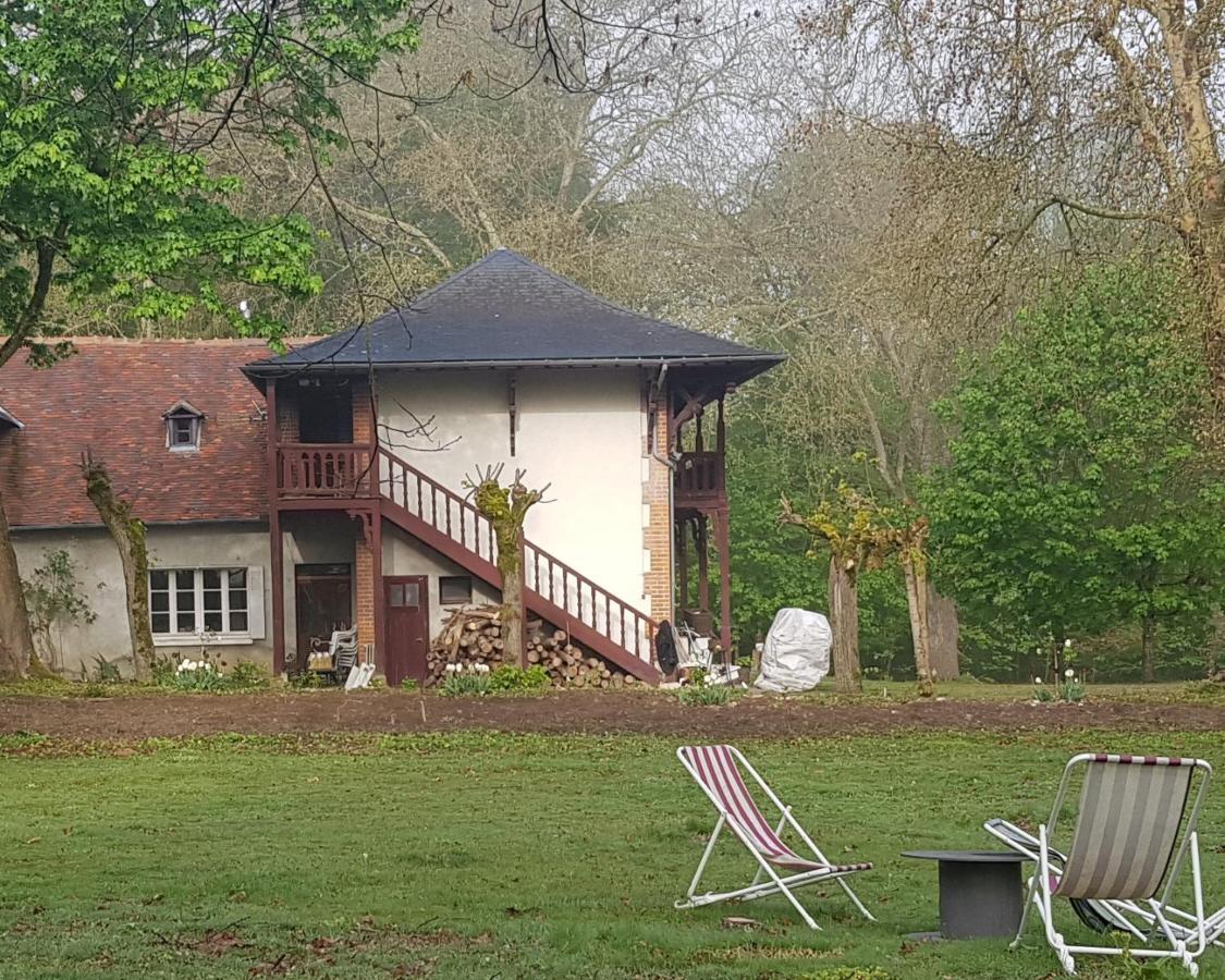 Hébergement de vacances L'été Près De La Loire - Dans Le Parc D'une Maison Ancienne